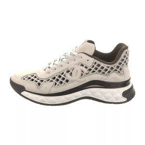 Chanel 2021 Interlocking CC Logo Sneakers Size: US11, IT41 Ecru & Gray G37126